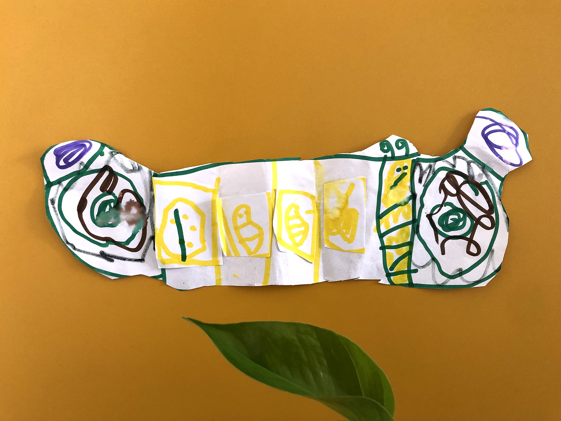 um livro com forma de borboleta